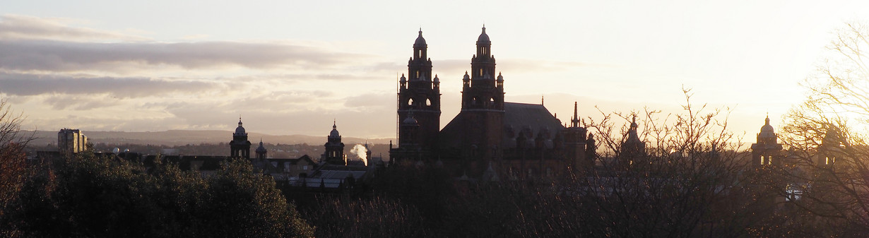 Dark silhouett of Kelvingrove Museum against sunlight.